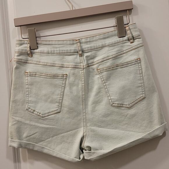 Signature 8 Light denim shorts - Picture 2 of 4
